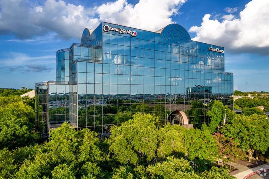 Pacific Plaza, 281 corridor