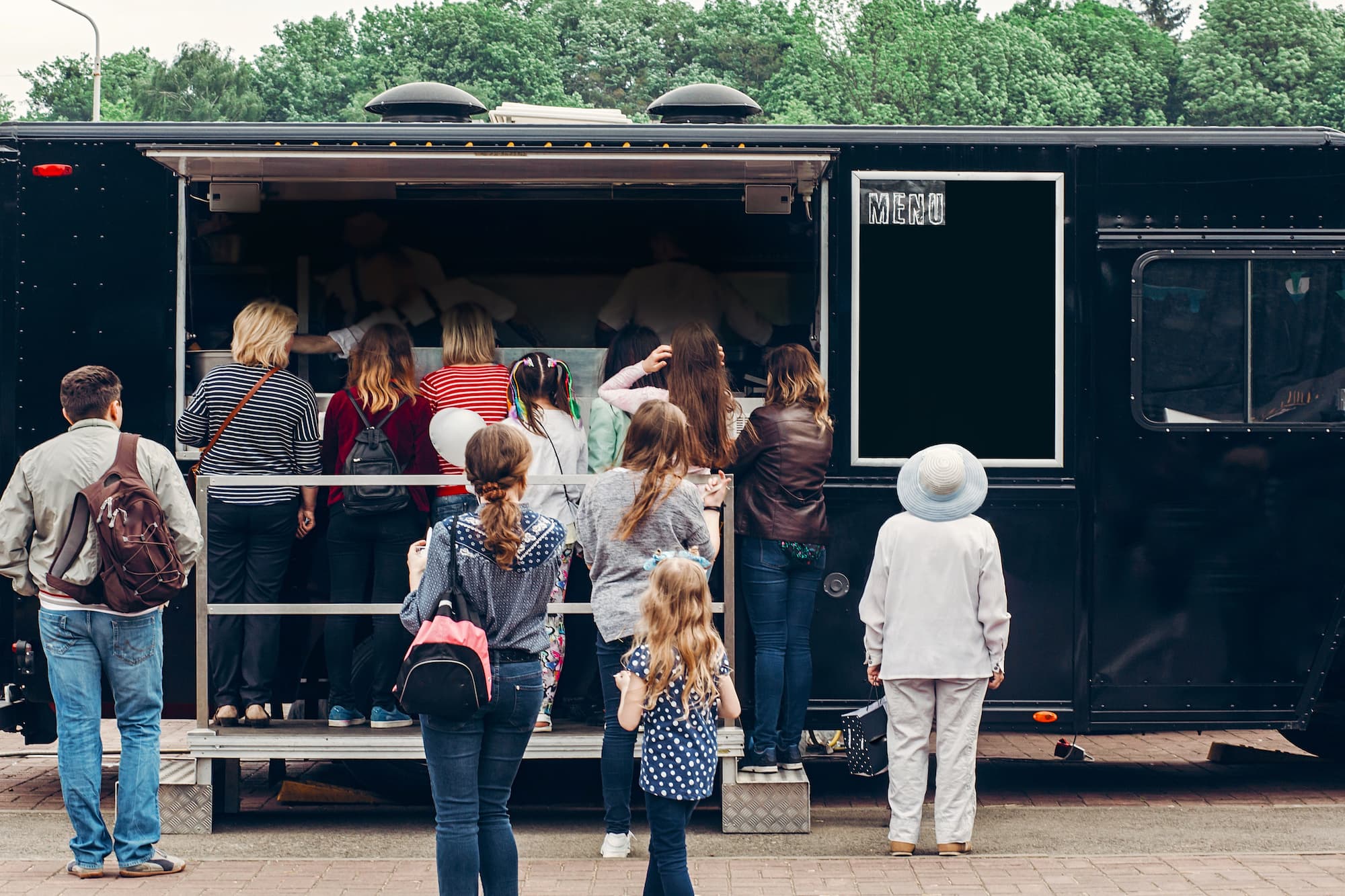 long lines at food trucks